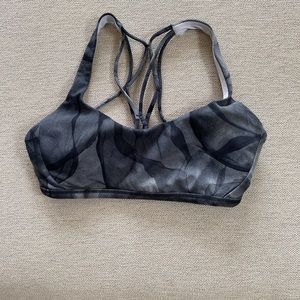 lululemon bra size 4 with pads